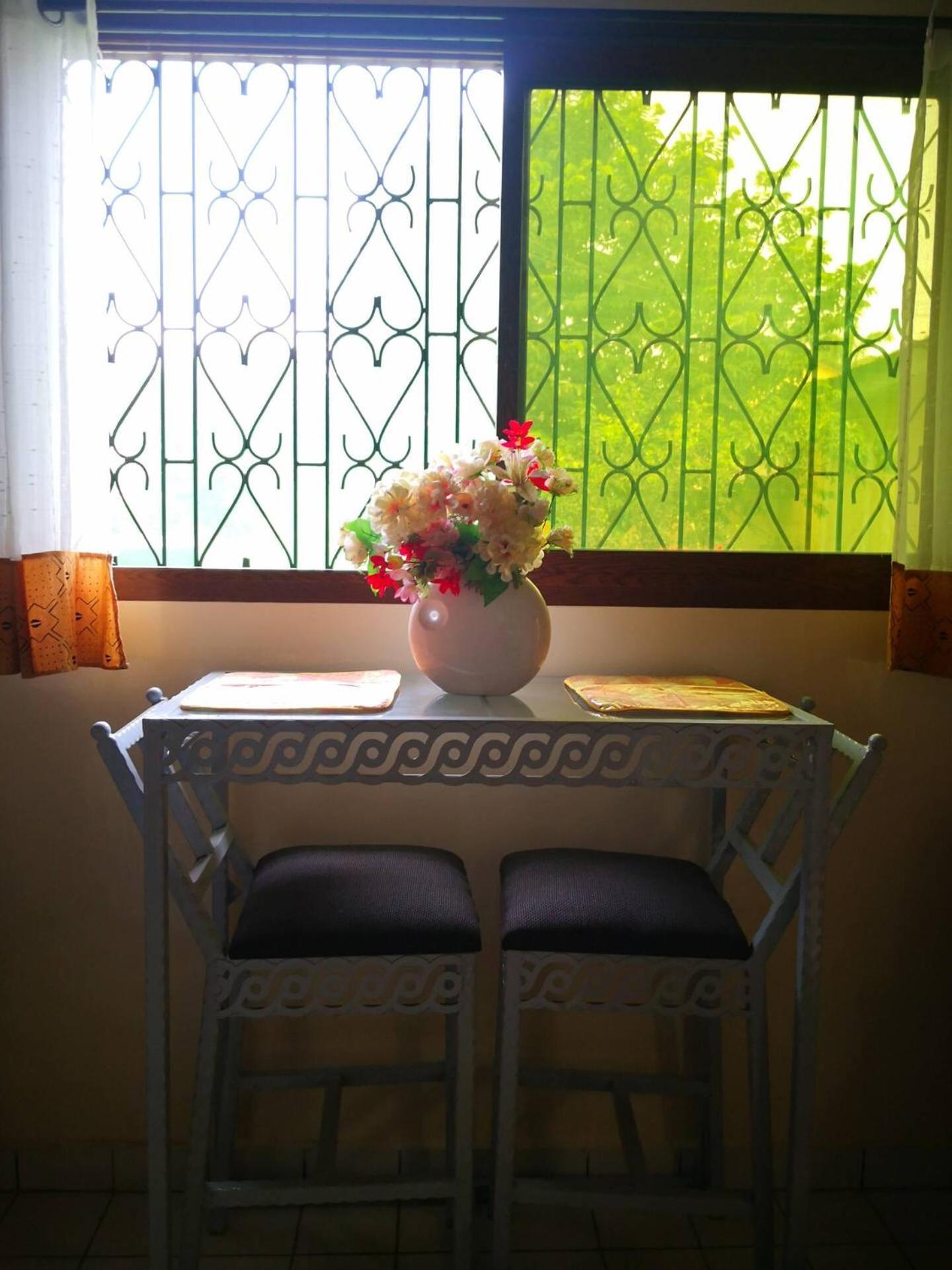 Tout Confort Avec Jardin Entree Bastos Yaounde Exterior photo